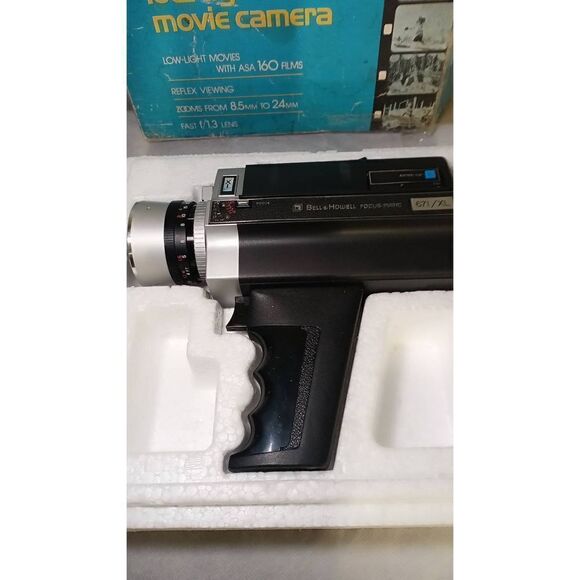 Bell and Howell focus manic 8 mm camera in original box. 1973 - Picture 6 of 8